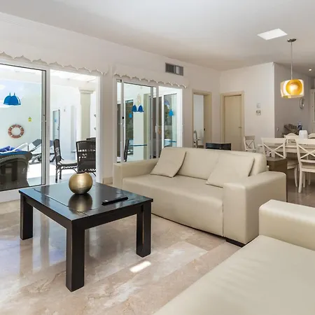 Villa 913 *